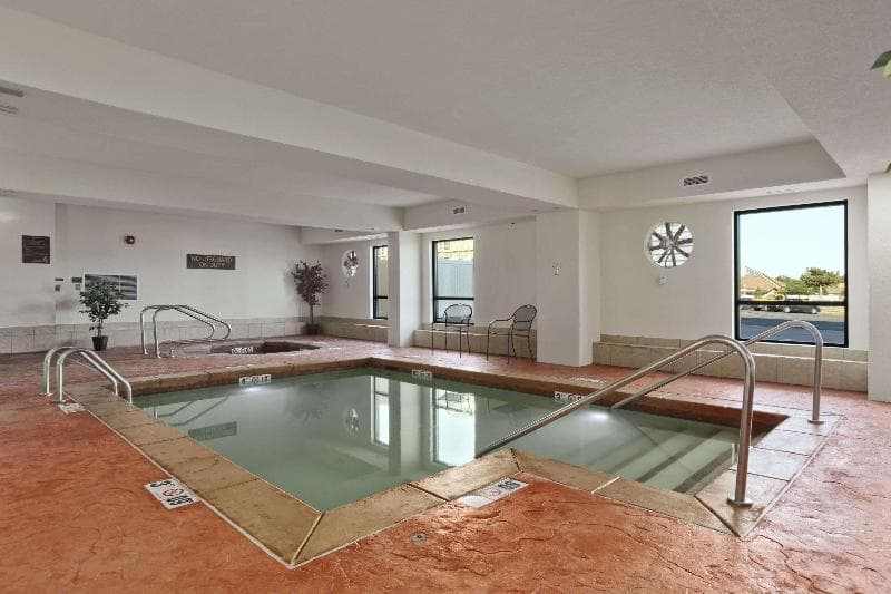 Ramada by Wyndham Tulsa 5