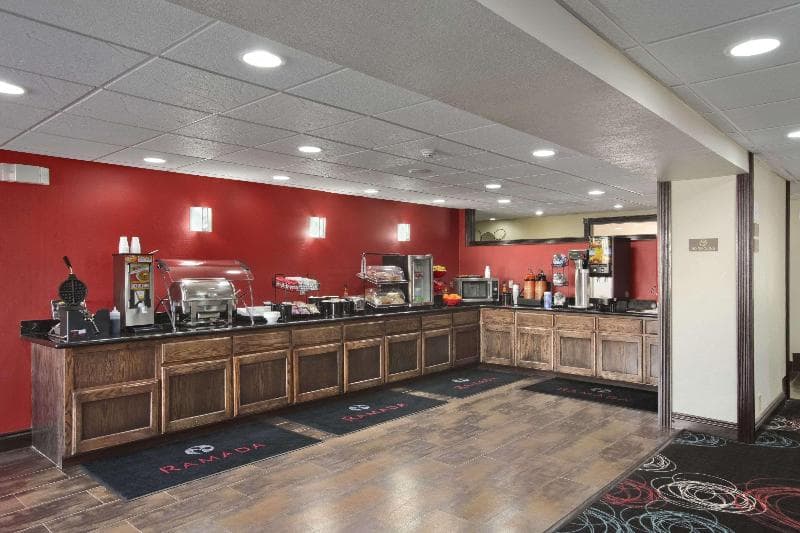 Ramada by Wyndham Tulsa 3