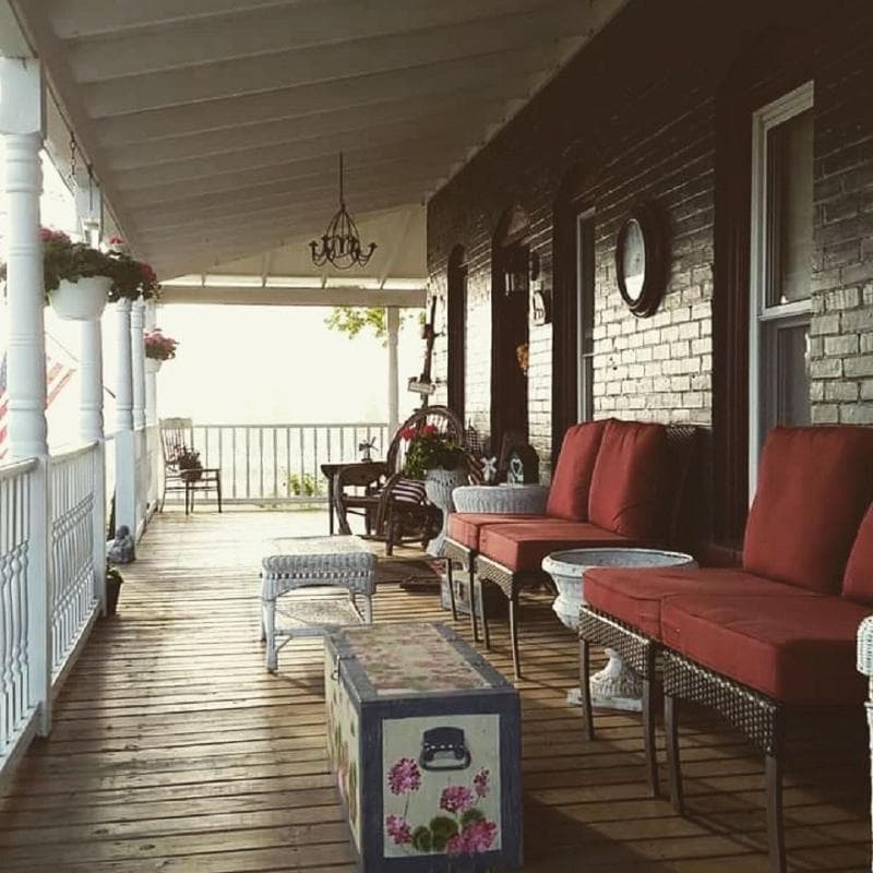 Applesauce Inn 4
