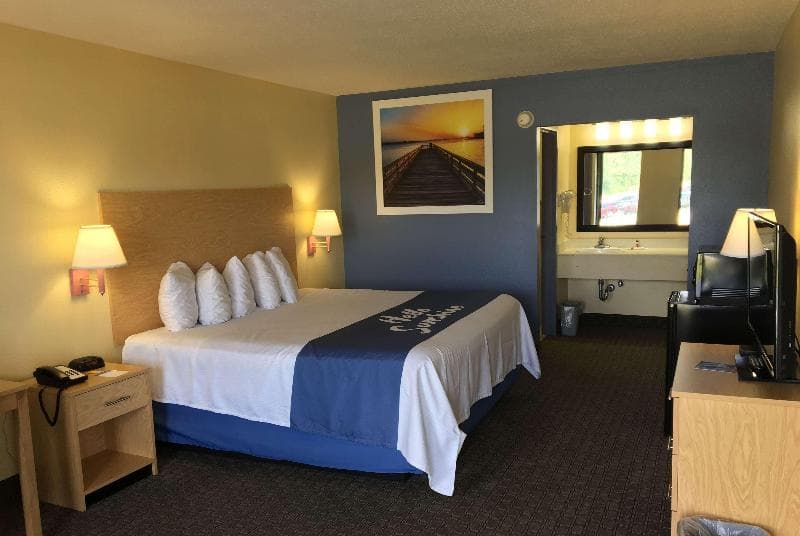 Days Inn by Wyndham Crystal River 2
