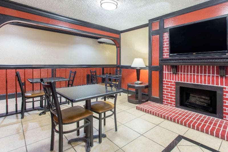 Super 8 By Wyndham Texarkana 5