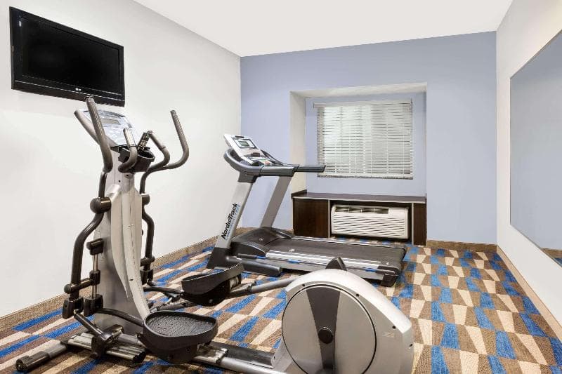 Microtel Inn & Suites By Wyndham Tuscaloosa Near University 2