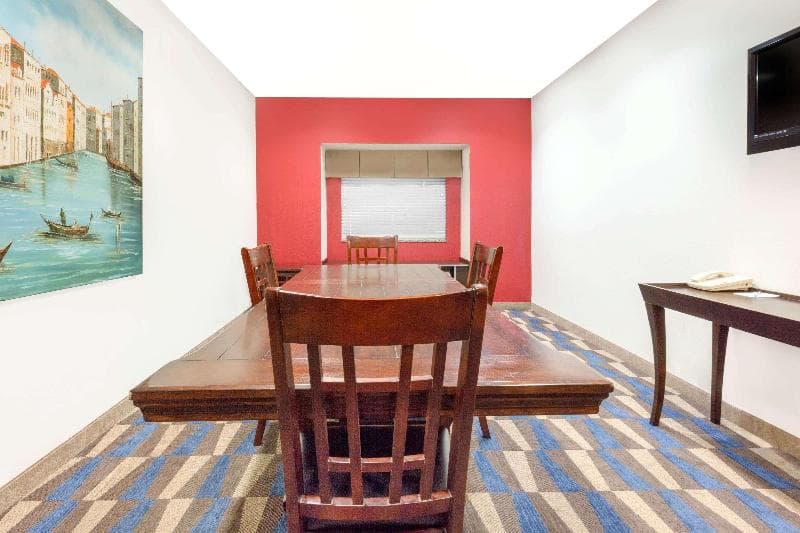 Microtel Inn & Suites By Wyndham Tuscaloosa Near University 4