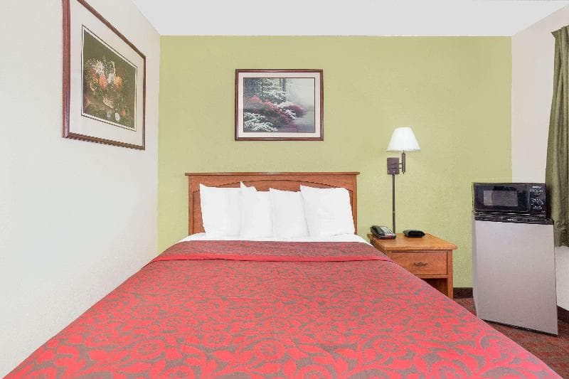 Days Inn by Wyndham Turlock photo 1