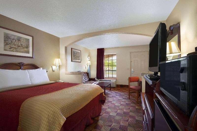 Days Inn And Suites By Wyndham Tuscaloosa 3