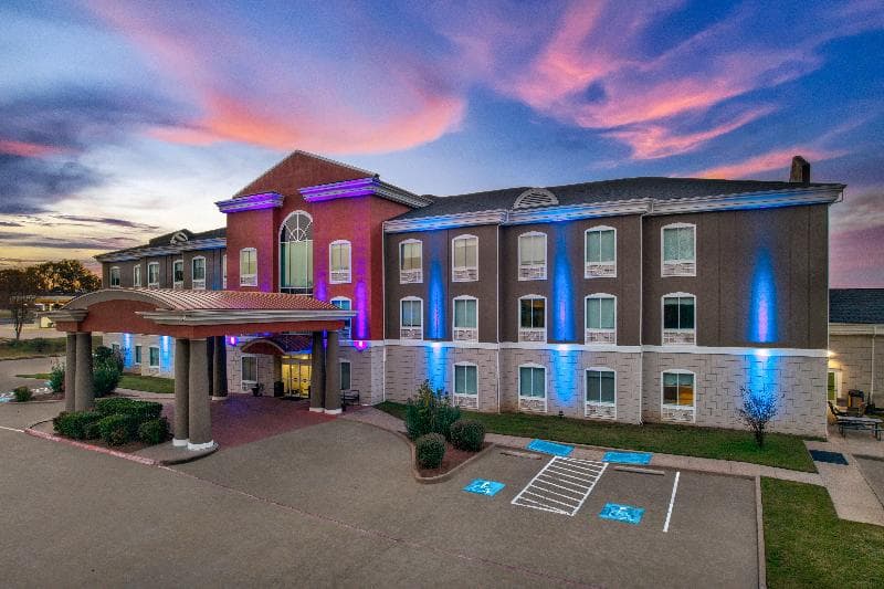 Holiday Inn Express & Suites Athens 3