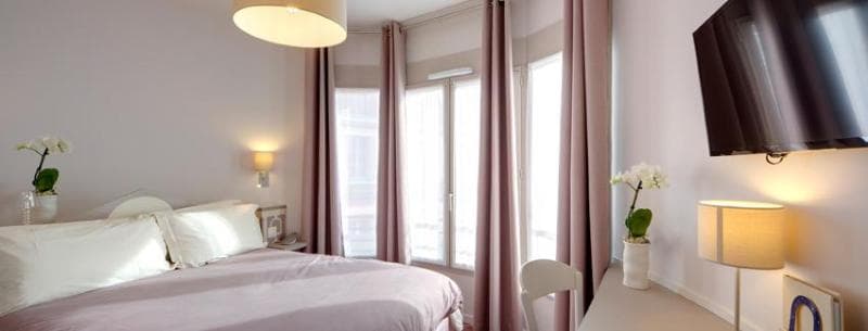 Ours Blanc Place Wilson 3