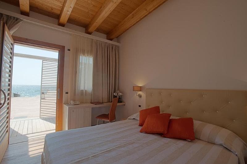 Tre Merli Beach Hotel main