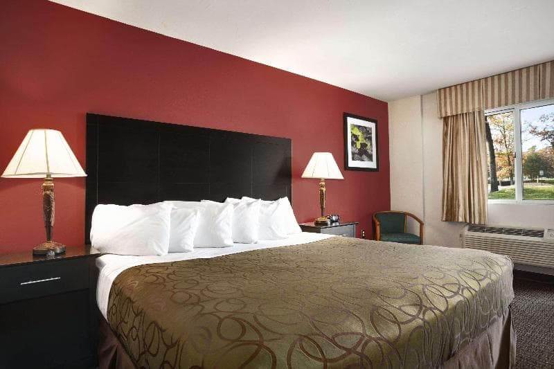 Travelodge by Wyndham Traverse City photo 1