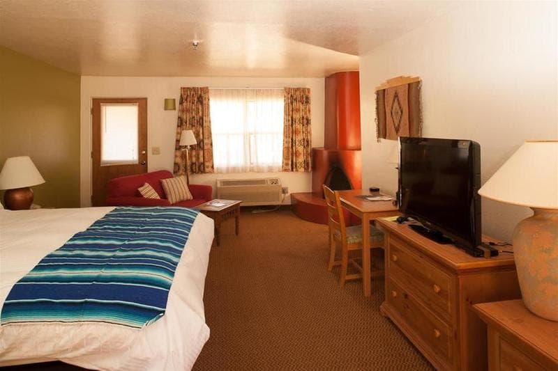 El Pueblo Lodge 2