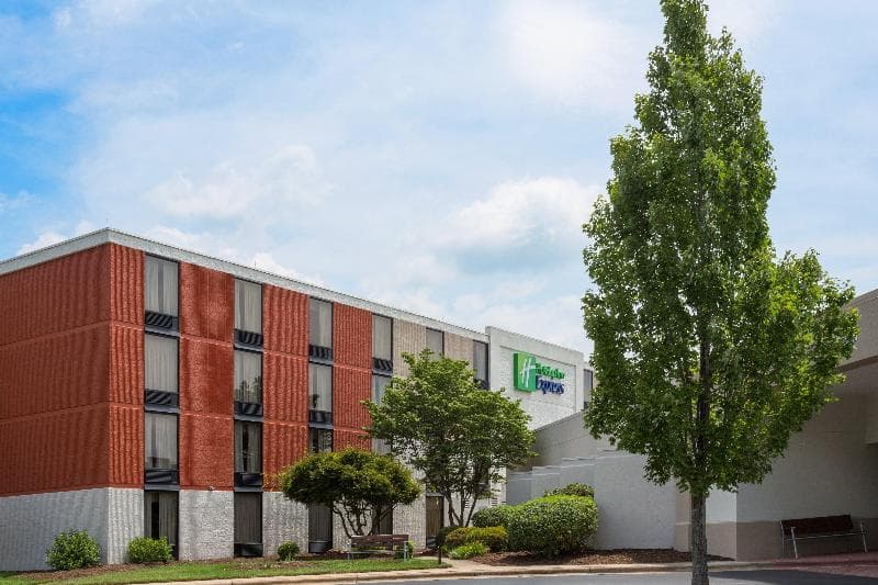 Holiday Inn Express Wilkesboro 2