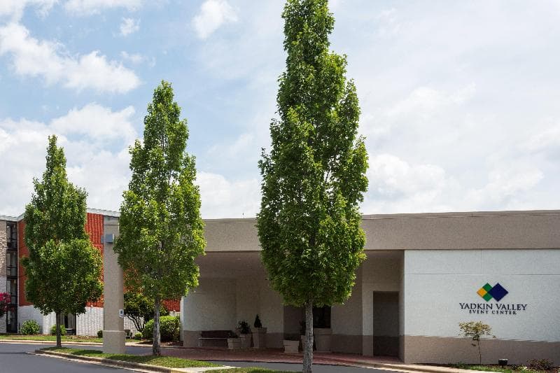Holiday Inn Express Wilkesboro 4
