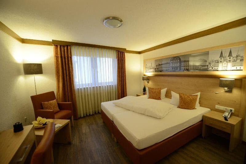Land-Gut-Hotel Zum Löwen Garni photo 1