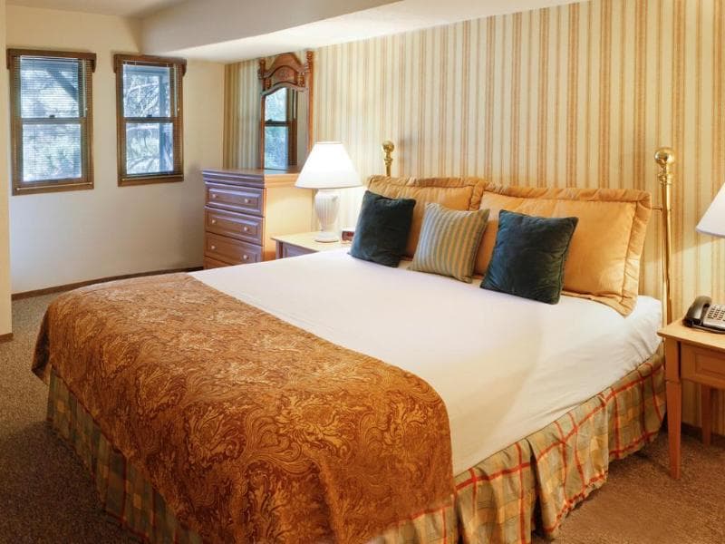 Mountain Retreat Resort main