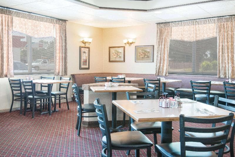 Ramada by Wyndham Enid 4
