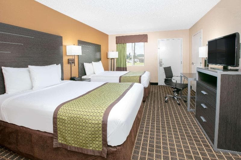 Days Inn by Wyndham Hamilton 4