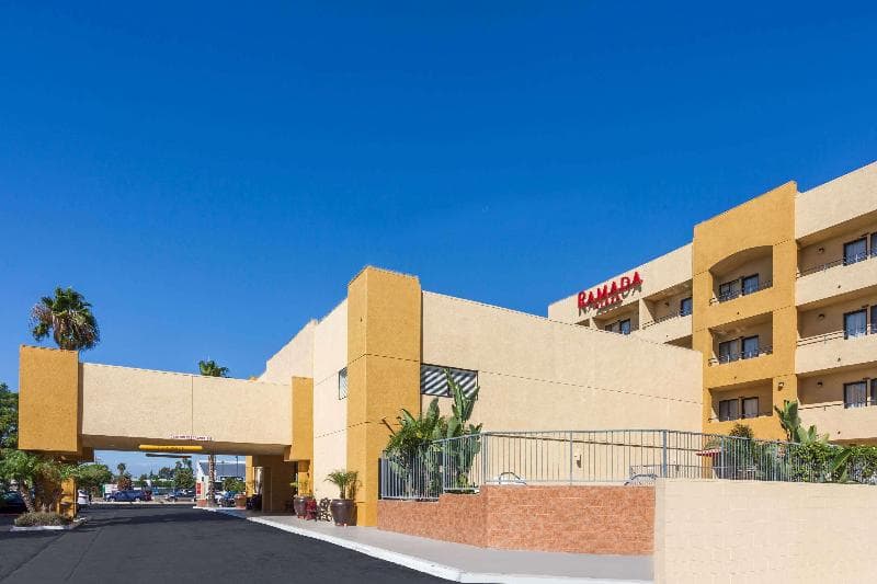 Ramada Plaza by Wyndham Garden Grove/Anaheim South 2