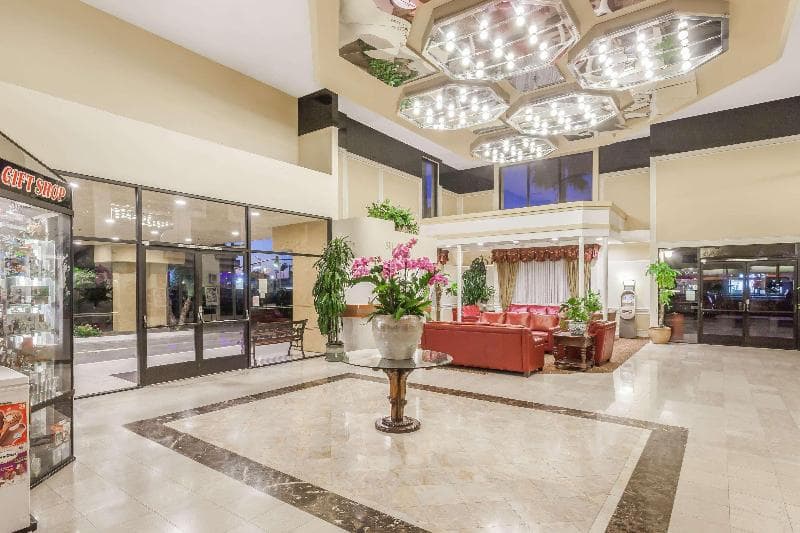 Ramada Plaza by Wyndham Garden Grove/Anaheim South 4