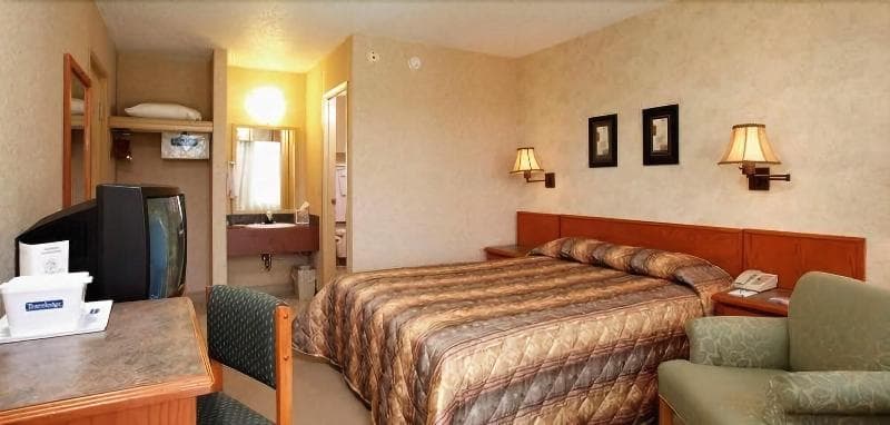 Langley Hwy Hotel 3
