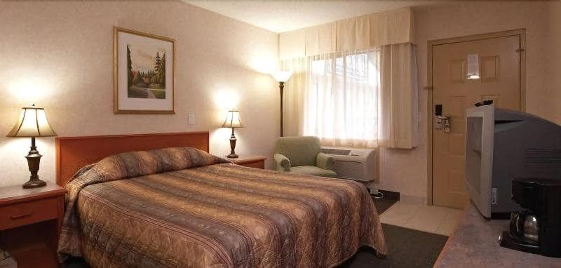 Langley Hwy Hotel 2