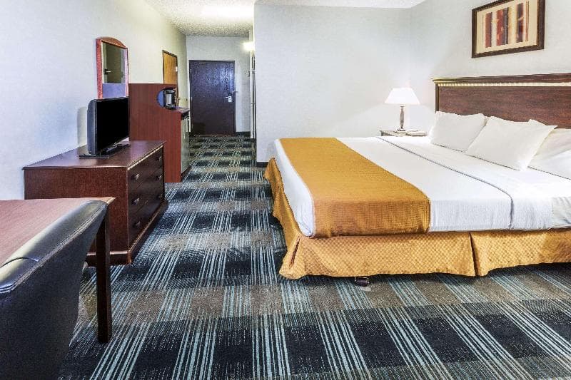 Days Inn & Suites By Wyndham Vancouver 2