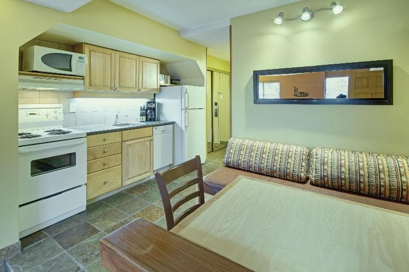 Mountainside Lodge Whistler 3