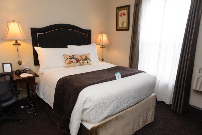 Camas Hotel 4