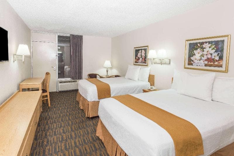 Days Inn By Wyndham Adel I-75 3
