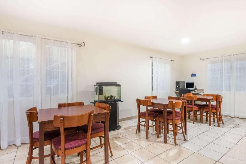 Days Inn By Wyndham Andover 3