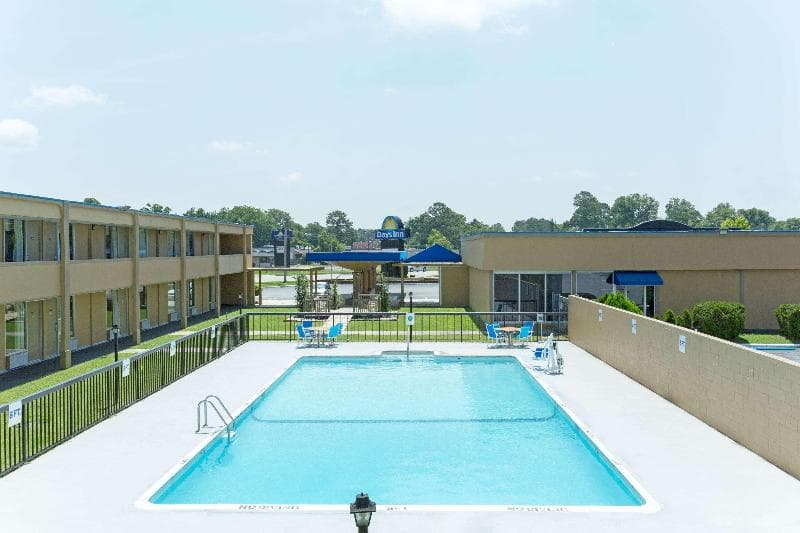 Days Inn By Wyndham Washington 4