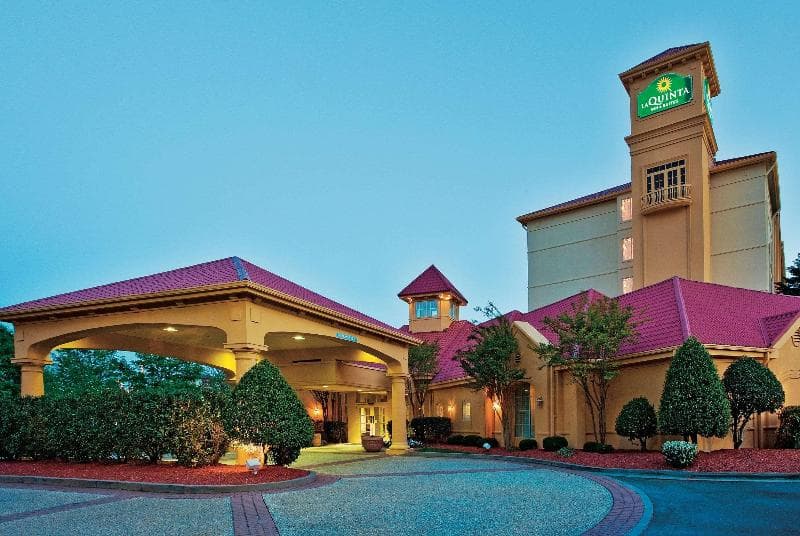 La Quinta Inn & Suites by Wyndham Winston-Salem 2