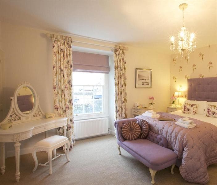 Holly Lodge Guest House 2