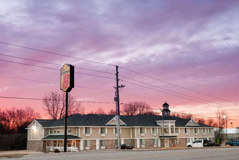 Super 8 by Wyndham Arkansas City 4