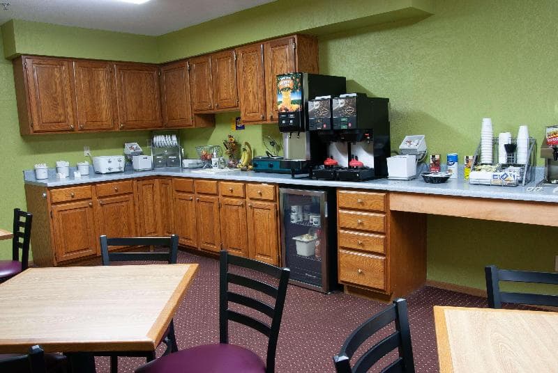 Super 8 by Wyndham Arkansas City 2
