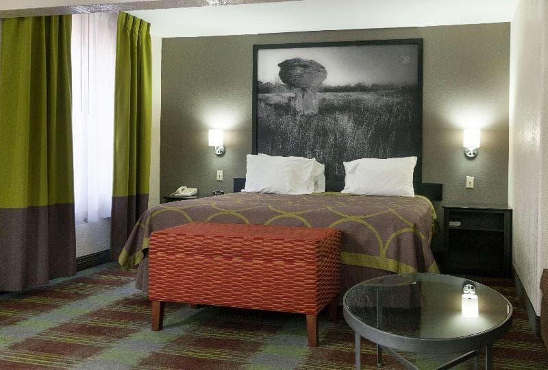 Super 8 by Wyndham Arkansas City photo 1