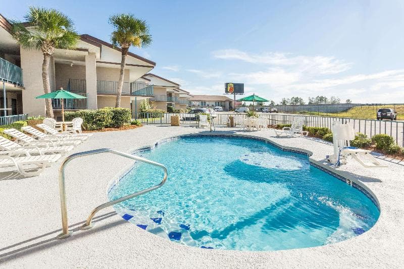 Super 8 by Wyndham Adel 4