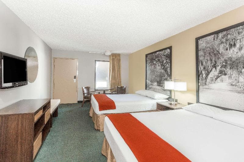 Super 8 by Wyndham Adel 2