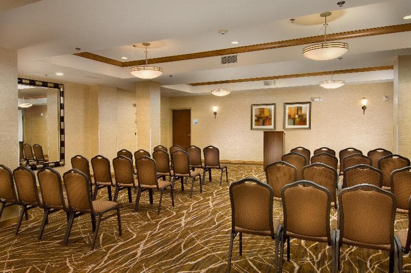 Holiday Inn Express And Suites Alexandria - Fort Belvoir photo 1
