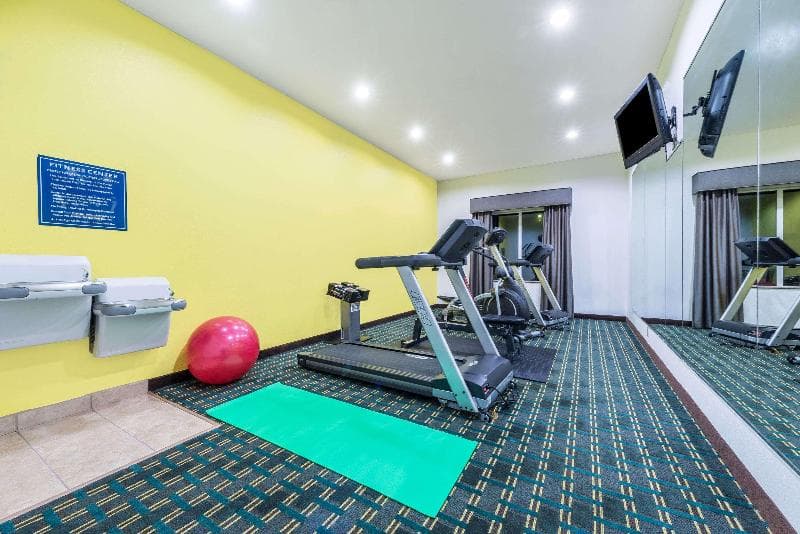 Days Inn & Suites by Wyndham Mineral Wells 3
