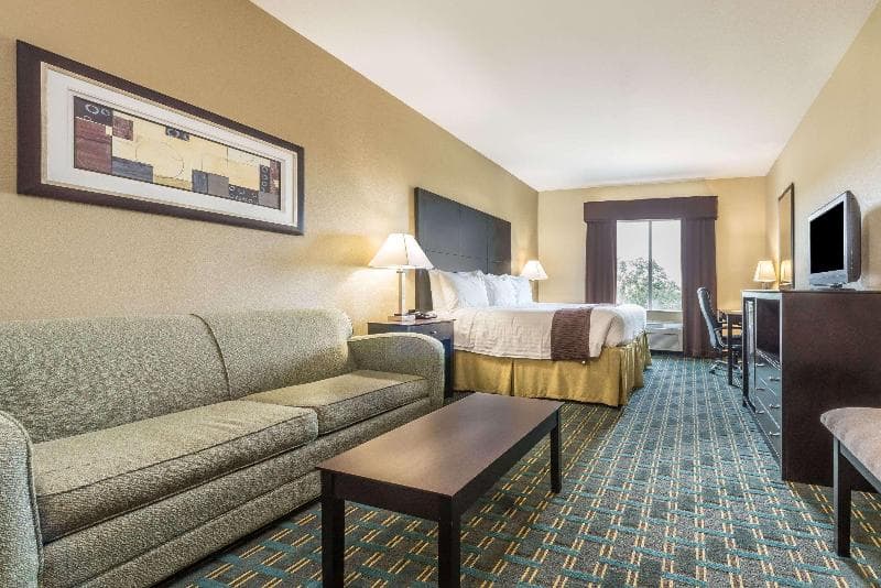 Days Inn & Suites by Wyndham Mineral Wells 2