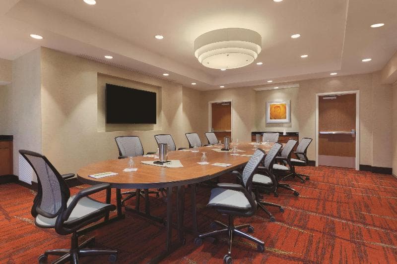 Hilton Garden Inn Falls Church photo 1