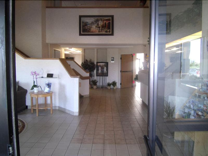Pleasant Stay Inn & Suites 3