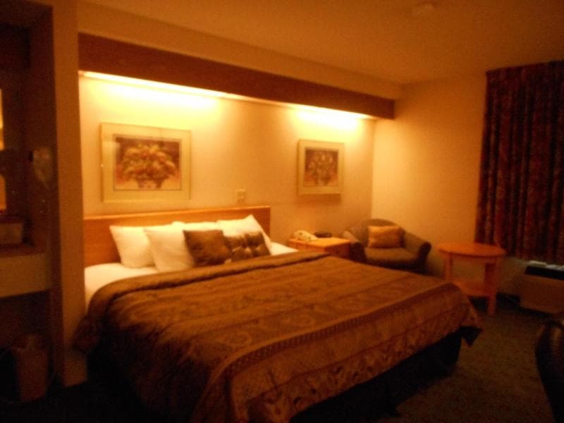 Pleasant Stay Inn & Suites photo 1