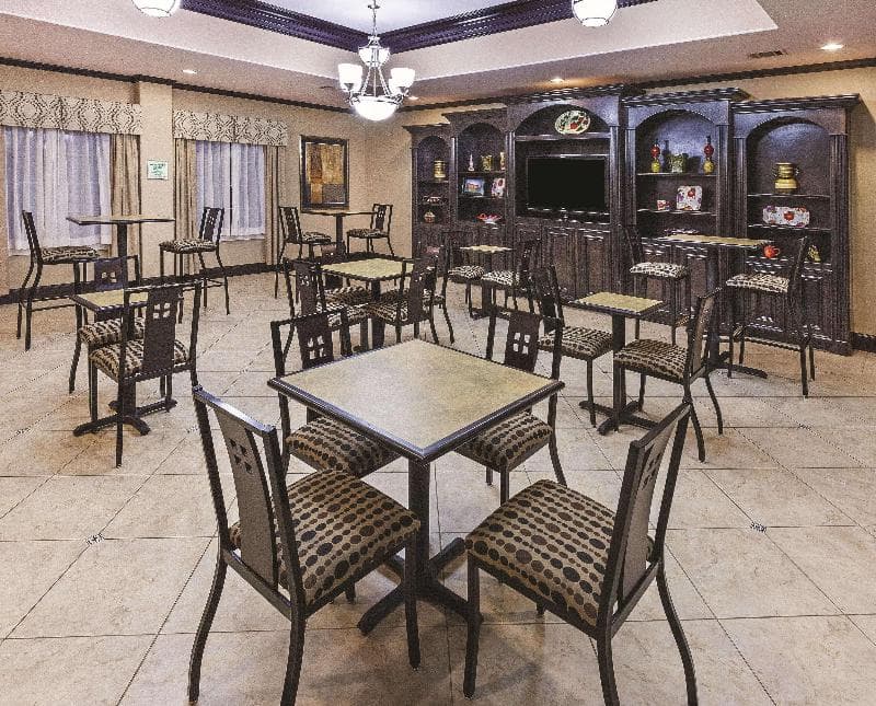 La Quinta Inn & Suites by Wyndham Livingston 3