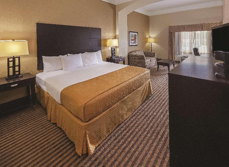 La Quinta Inn & Suites by Wyndham Livingston 4