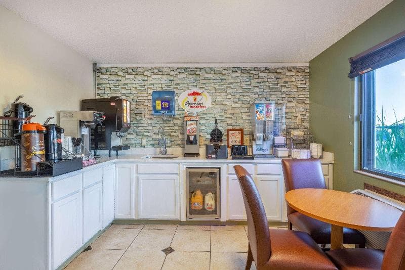 Super 8 by Wyndham El Dorado 3
