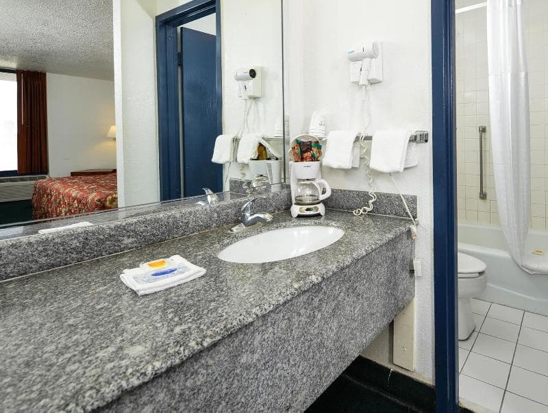 Americas Best Value Inn photo 1