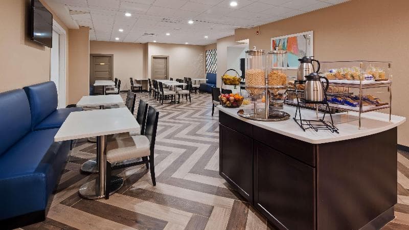 Best Western Plus Landmark Inn 3