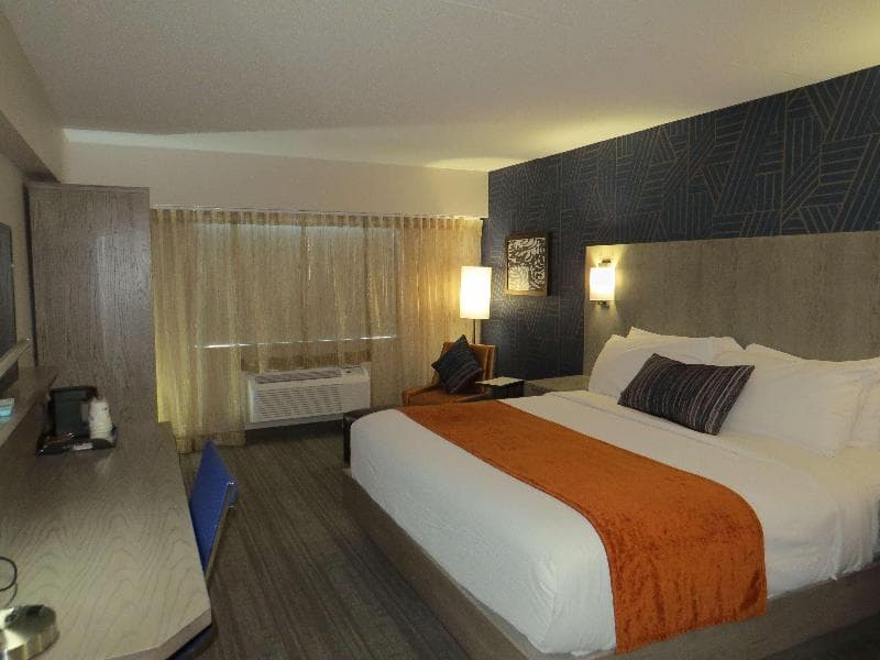 Best Western Plus Landmark Inn 4