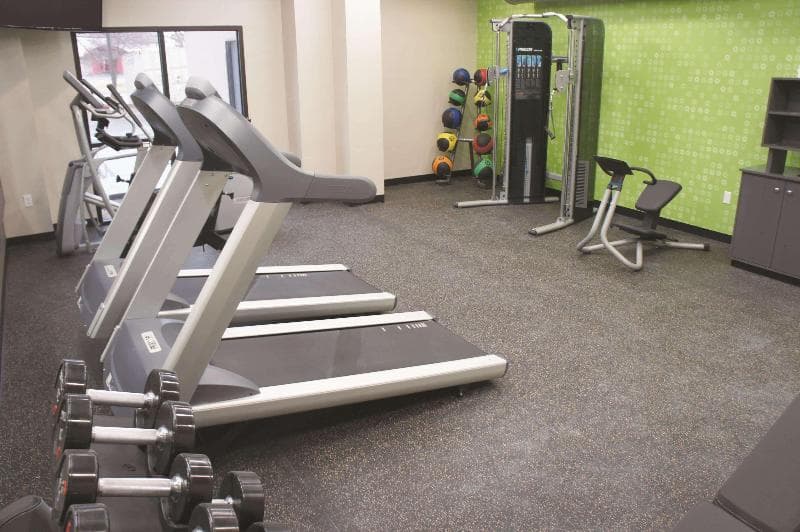 La Quinta Inn & Suites by Wyndham Wichita Airport 2